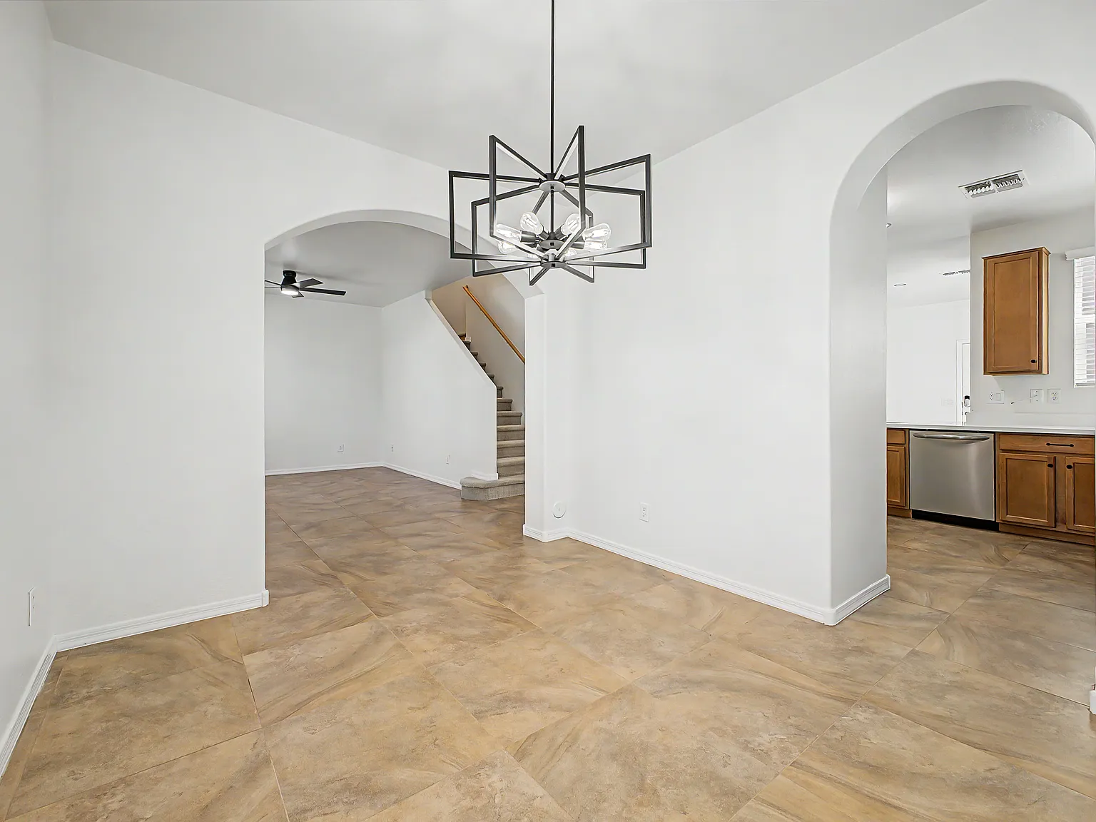3 bed, 2467 sqft, $2,695 — Photo 4