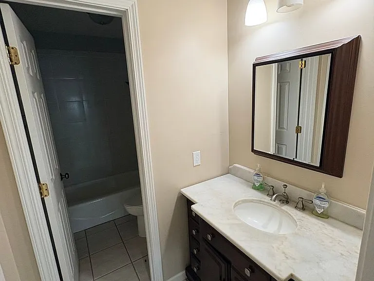 2213 Vine St — Photo 6