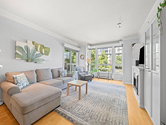 2nd image of 14 E Royal Ave #413