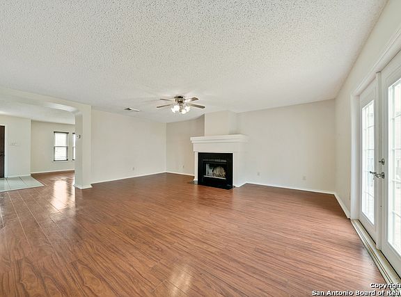 5th image of 205 Samantha Dr