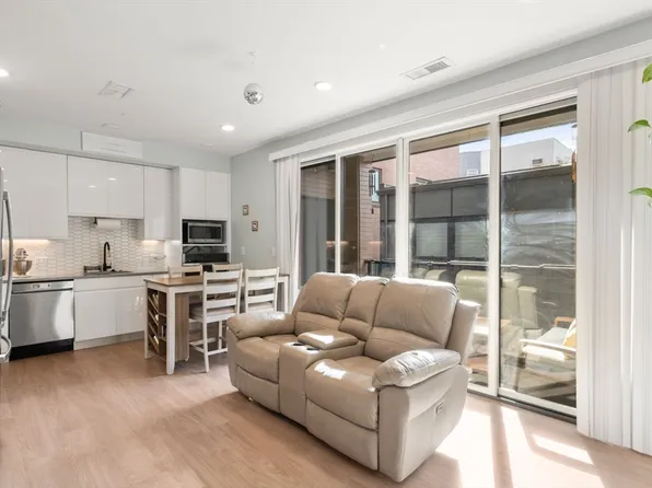 275-279 Border St #302, Boston, MA 02128