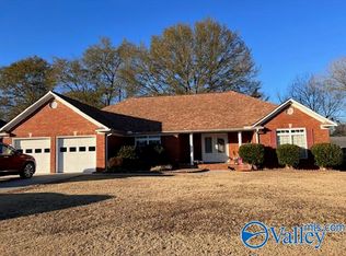 705 Sherry St NE, Hartselle, AL 35640