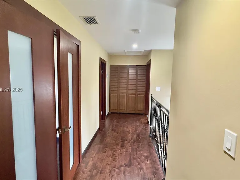 1094 Redwood St #1094 — Photo 36