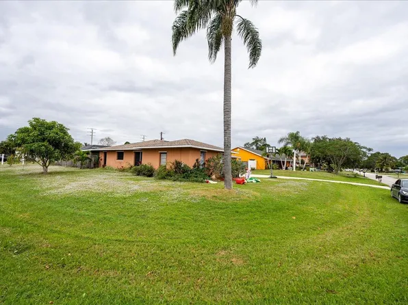 1380 SE Navajo Lane E, Port St Lucie, FL 34983