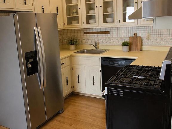 3rd image of 8933 N 70th STREET #8933