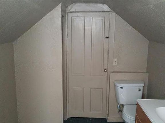 2nd image of 200 Edison Ave