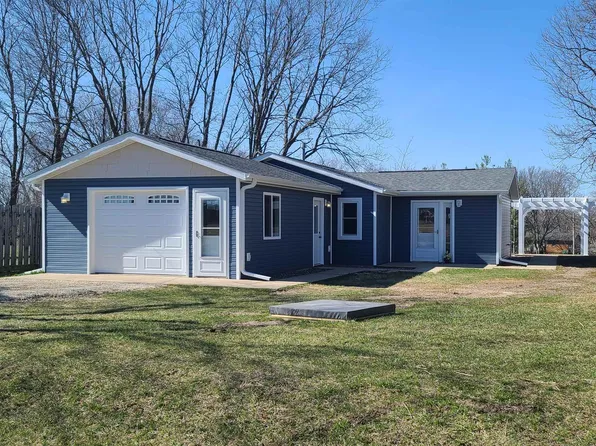 332 S Canal Dr, Dixon, IL 61021