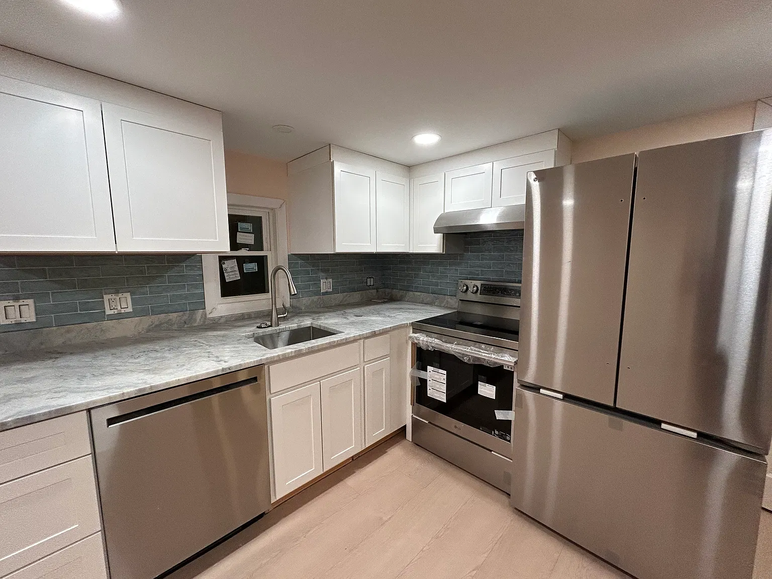 2 bed, 800 sqft, $2,400 — Photo 1