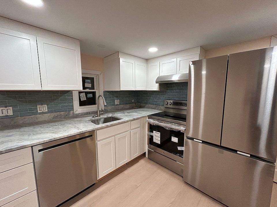 1st image of 154 Myrtle St #B