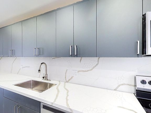 5th image of 3660 NE 166th St APT 710