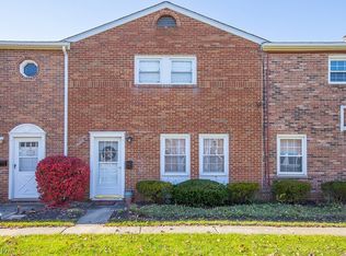 24534 Clareshire Dr #8D, North Olmsted, OH 44070