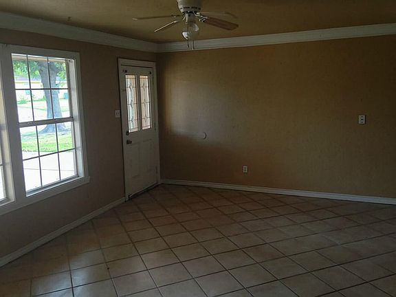 5th image of 2209 Thomas Ave