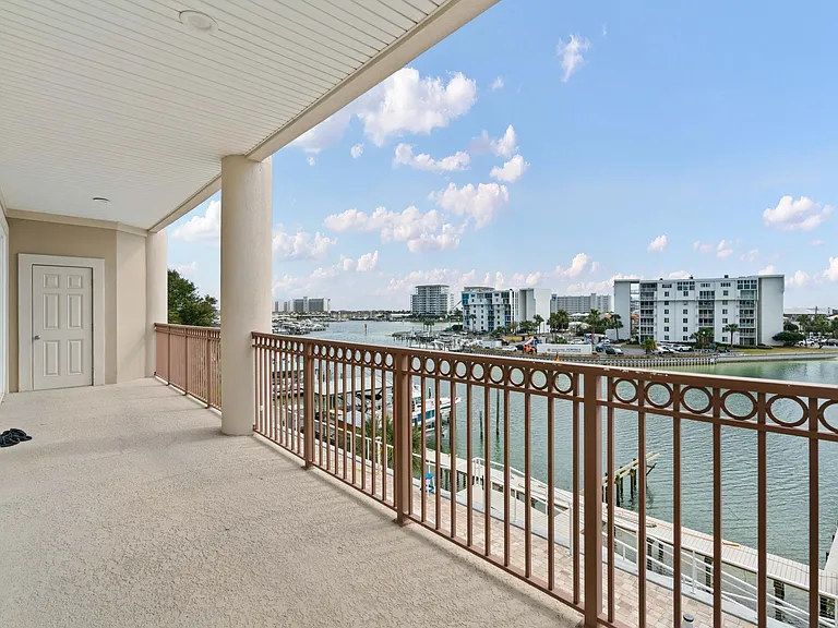 724 Harbor Blvd #202 — Photo 37