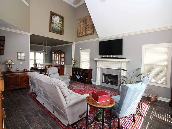 3rd image of 264 Greenhill Dr