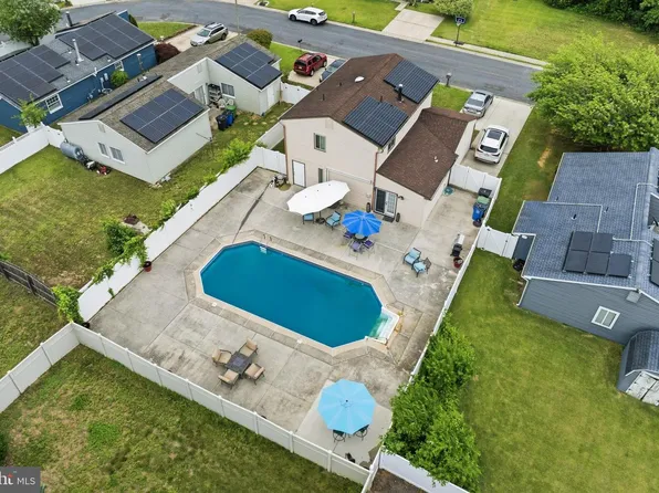 234 E Hedgerow Dr, Logan Township, NJ 08085