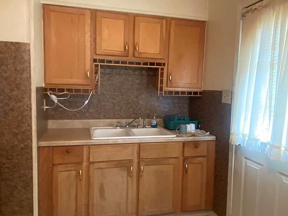 2nd image of 662 W Chatham Dr