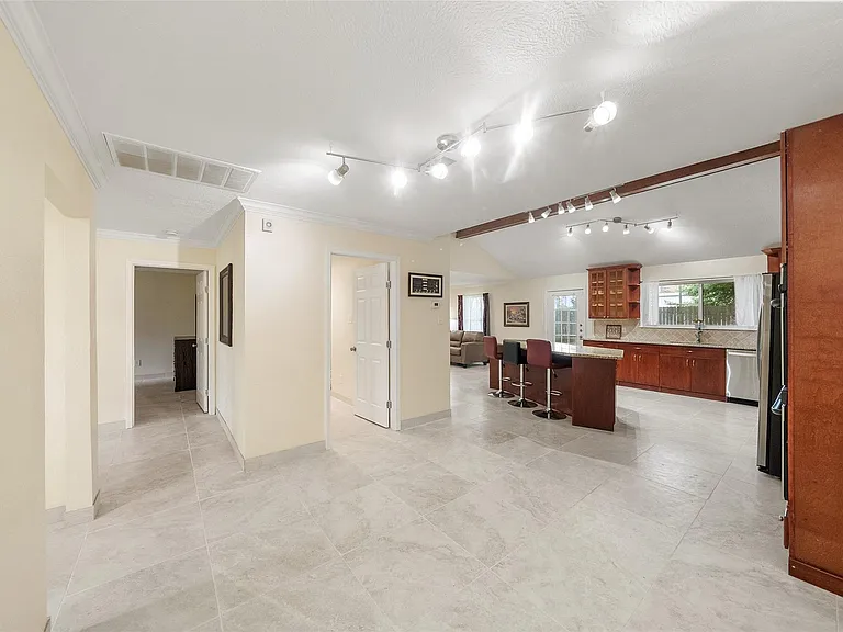 14702 Westway Ln — Photo 11
