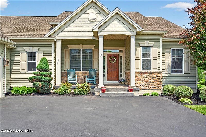 4th image of 19 Hidden Farm Lane