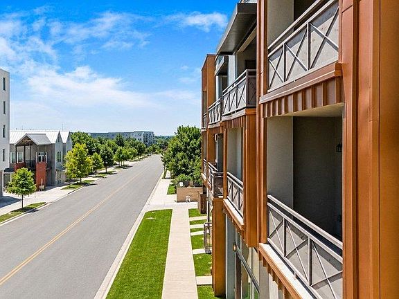 3rd image of 2827 Manor Rd Unit 2202