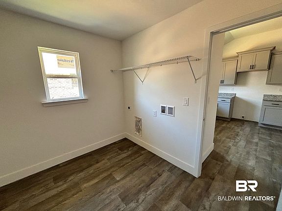 3rd image of 608 Mayflower Dr