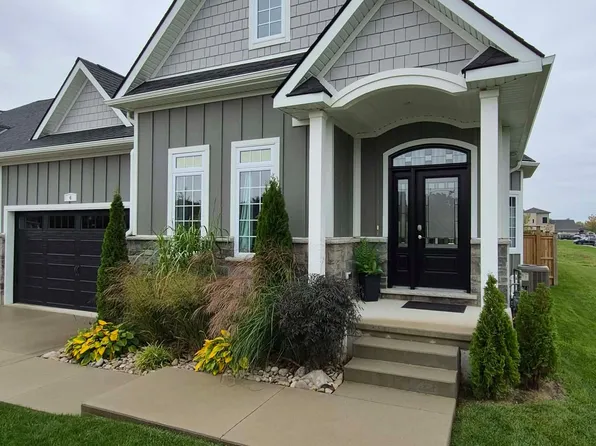 4 Brooklawn Dr, Lambton Shores, ON N0M 1T0