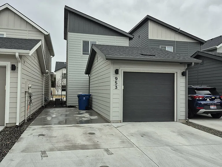 953 S Wavetrain Ave — Photo 4