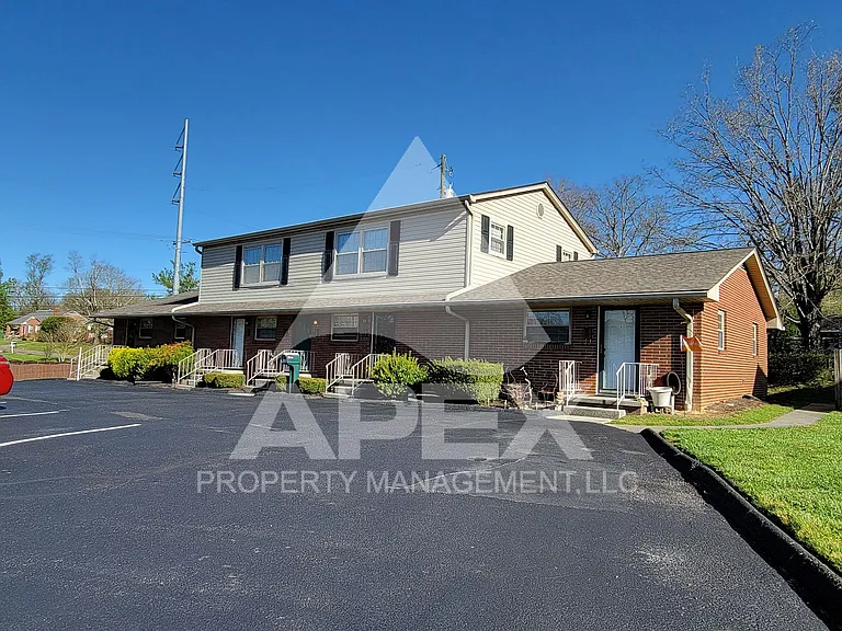 Elmwood Apartments — Photo 2