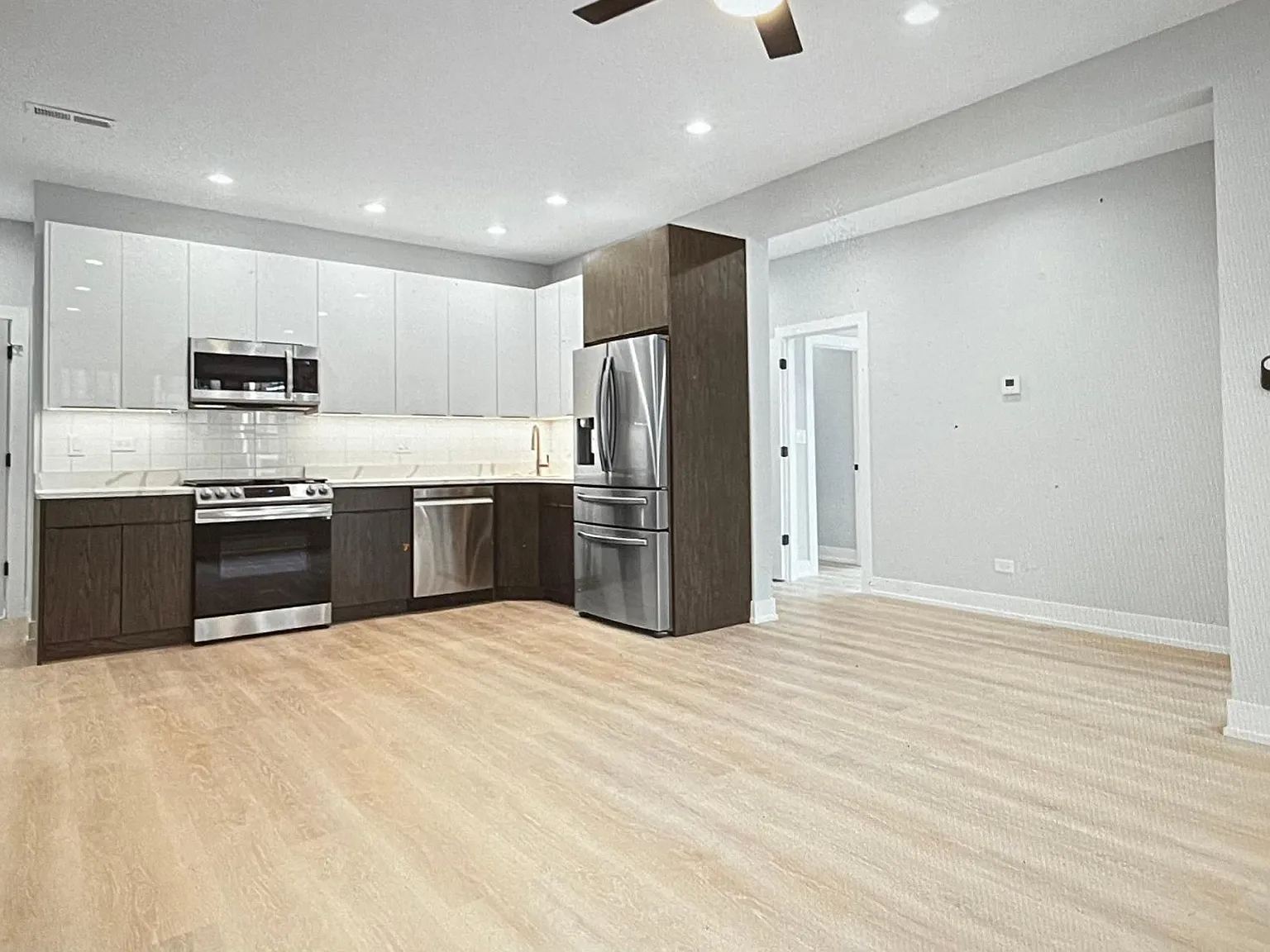 3 bed, 1100 sqft, $3,100 — Photo 4