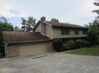 110 Greenbriar Ln, Oak Ridge, TN 37830