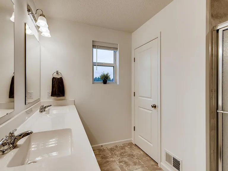 718 Maggie Way — Photo 14