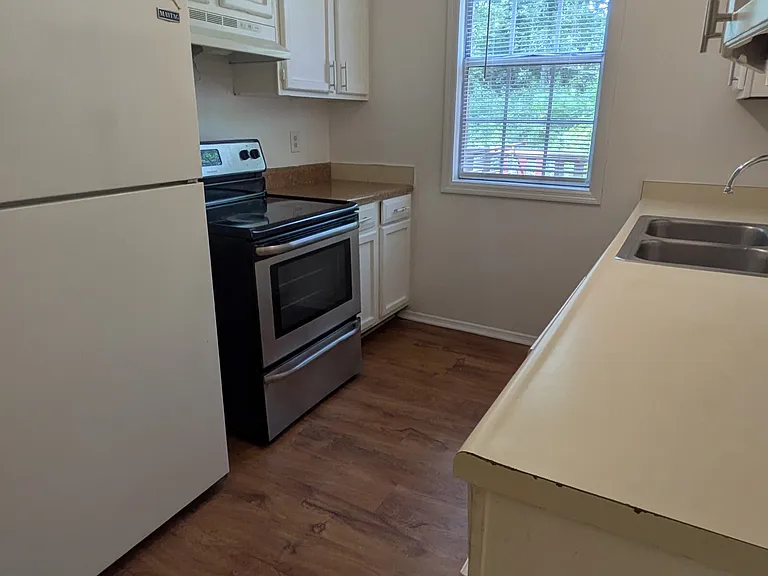 124 Five Oaks Dr — Photo 4