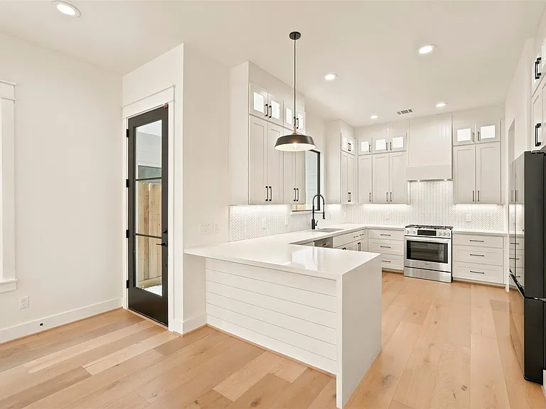 1435 Lawrence St — Photo 9