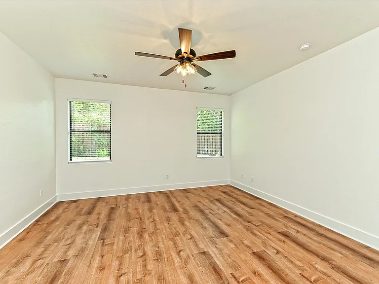 15208 Bowling Ln — Photo 9