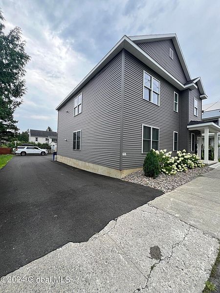 5th image of 54 Ontario Street