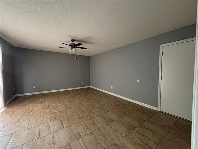 841 Fairfax Dr — Photo 8