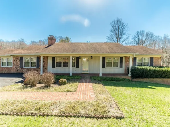 131 Robinhood Pl, Madison Heights, VA 24572