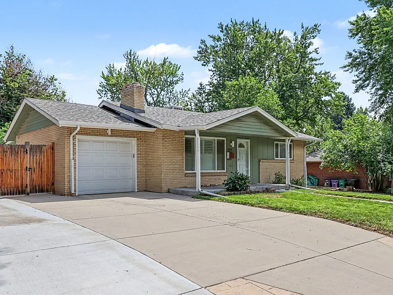 2854 S Yates St — Photo 2
