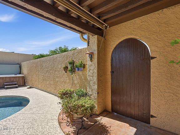 3rd image of 2107 E ALAMEDA Drive