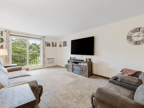 6175 West Howard AVENUE #8, Greenfield, WI 53220