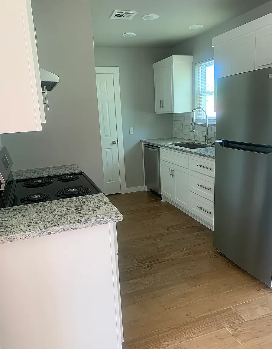 2 bed, 850 sqft, $995 — Photo 2