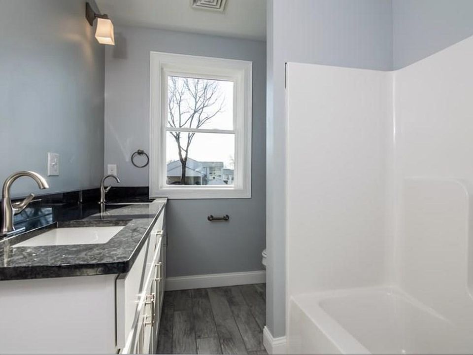 1st image of 33 Brown St