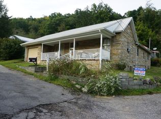 123 Mountain St, Clay, WV 25043