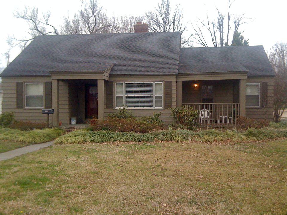 1st image of 900 W Pecan St