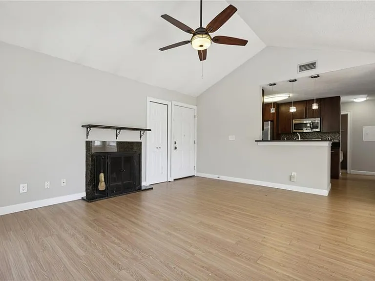 1007 Sandy Lane Dr — Photo 7