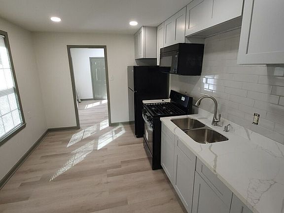 ALL NEW APPLIANCE AND BEAUTIFUL QUARTZ COUNTER TOPS