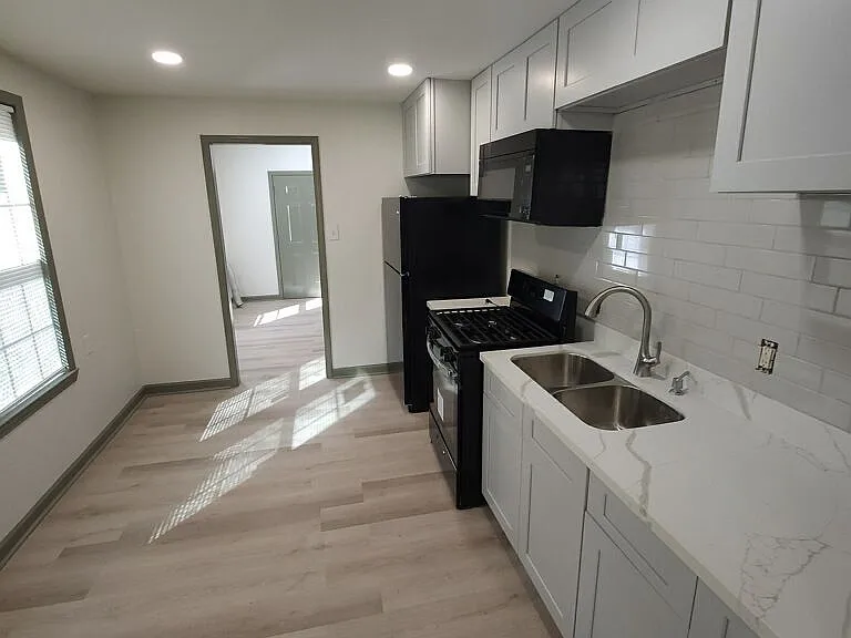 ALL NEW APPLIANCE AND BEAUTIFUL QUARTZ COUNTER TOPS
