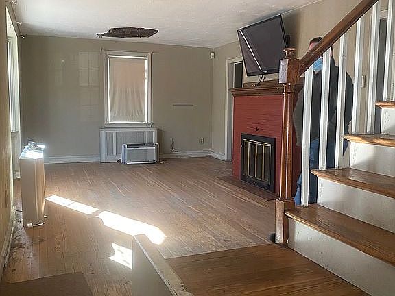 2nd image of 1109 E Newport Pike