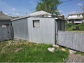 5th image of 612 Broadway Ave
