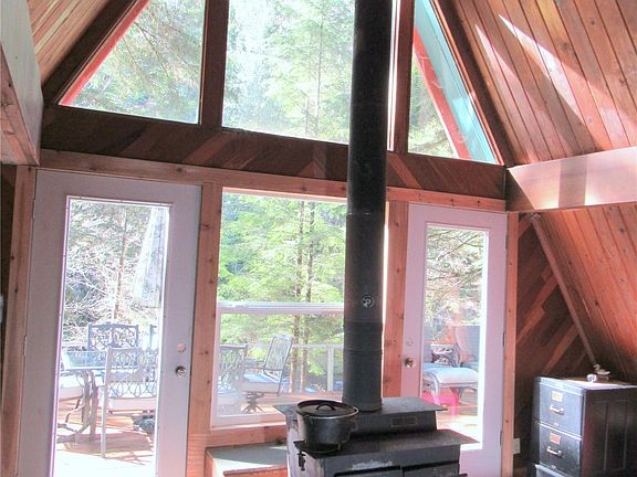 Vaulted River Side Room w/Deck Access>