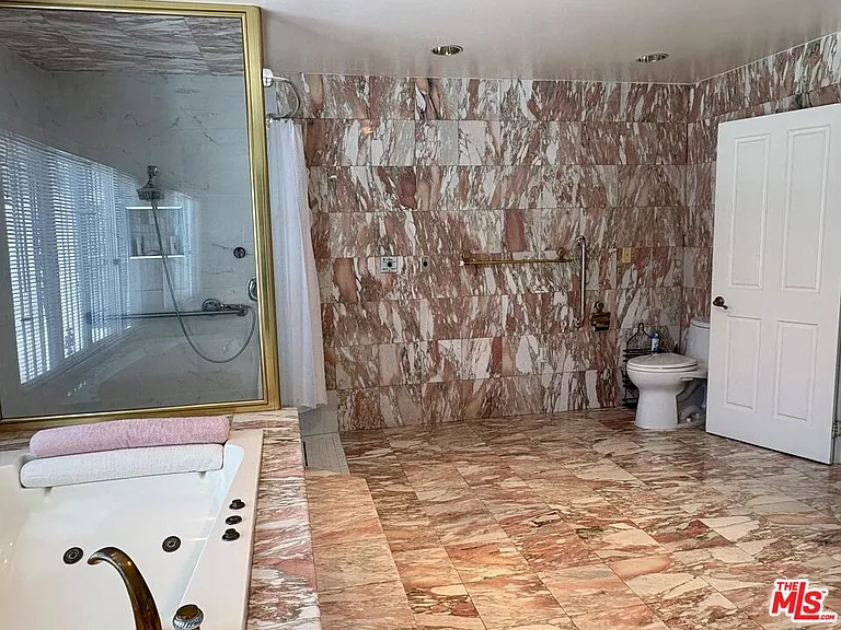 414 N Las Palmas Ave — Photo 35